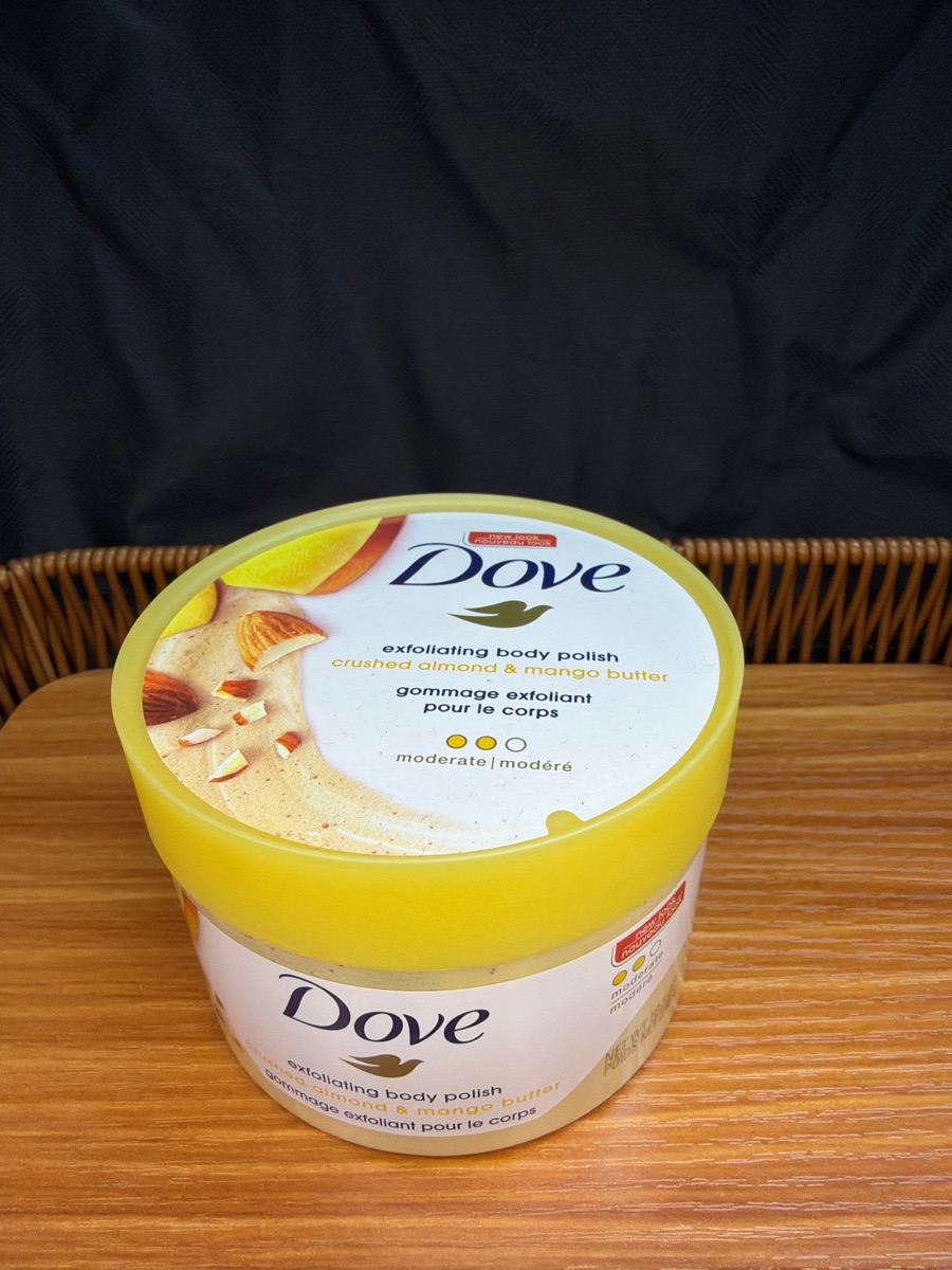 Dove Scrub Slovaki crushed almond & mango butter