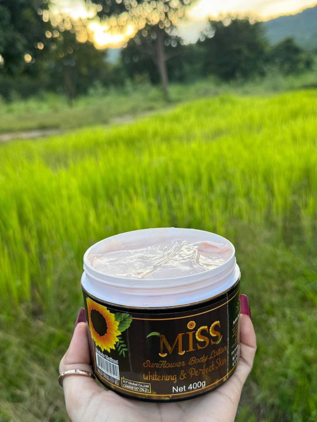 Miss Sunflower Body Lotion Whitening & Perfect Skin 400g thumbnail 3