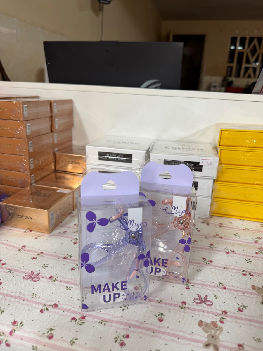 Makeup Eyelash Curver ថ្លា