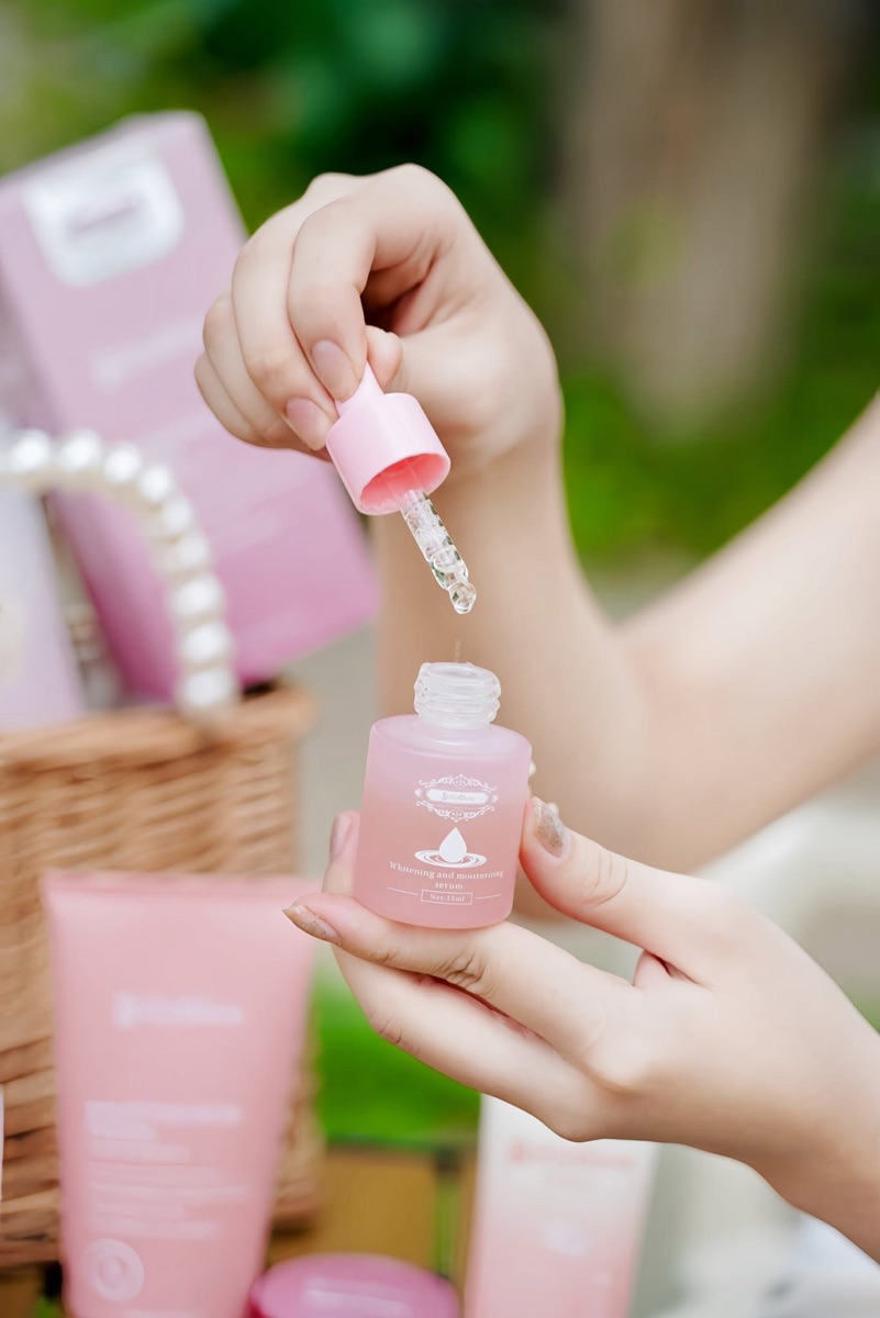 BillyGlow Whitening and Moisturizing Serum thumbnail 3